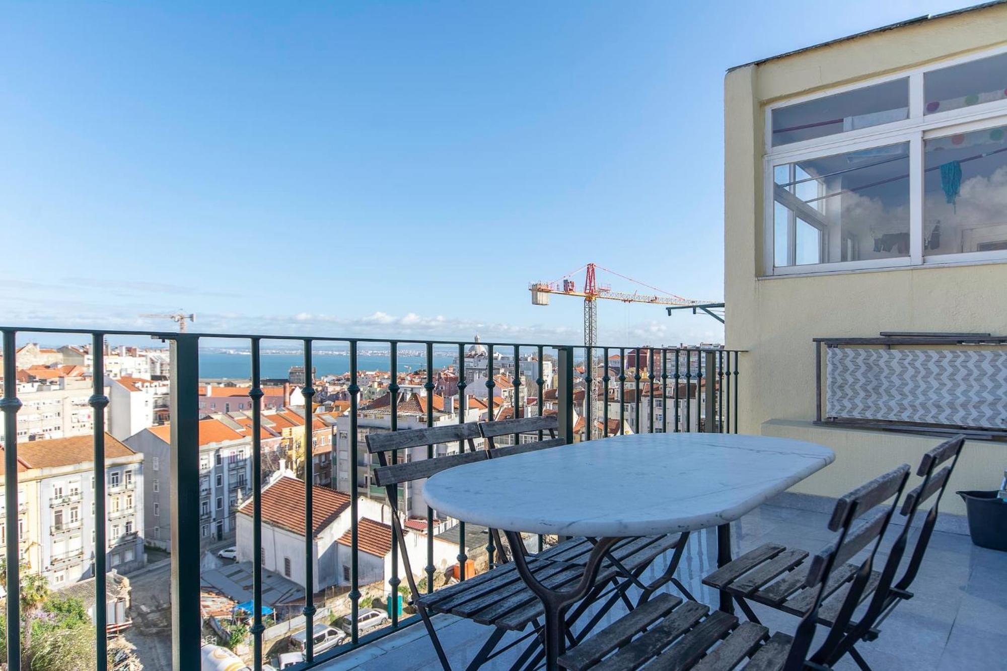 Amidst The Rooftops Of Lisboa Dış mekan fotoğraf